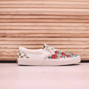 VANS SLIP ON W/ EMBROIDERED ROSES